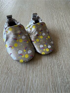 ROBEEZ crib shoes size 0-6 months
